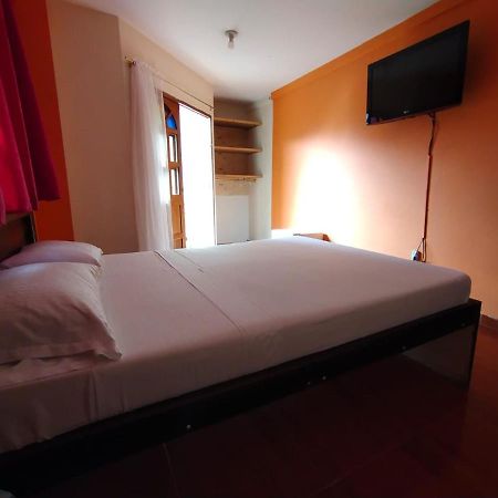 Hotel Zona Rosa 马里尼亚 外观 照片
