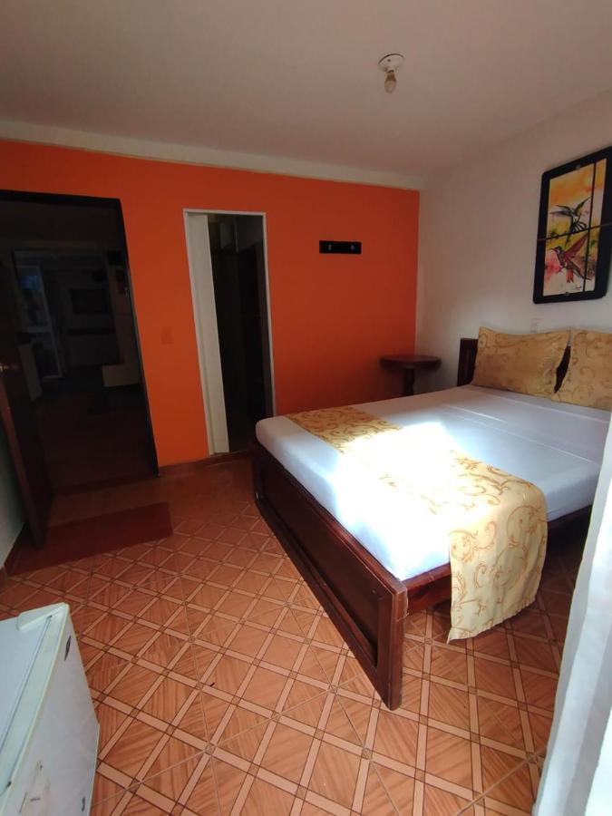 Hotel Zona Rosa 马里尼亚 外观 照片