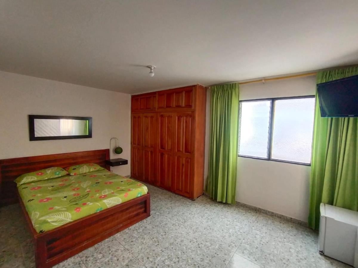Hotel Zona Rosa 马里尼亚 外观 照片