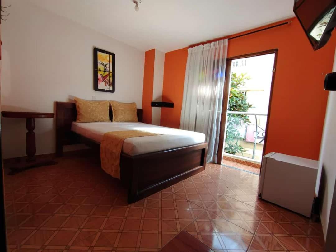 Hotel Zona Rosa 马里尼亚 外观 照片