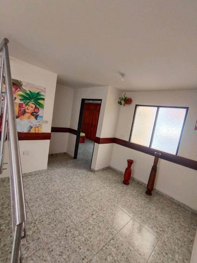 Hotel Zona Rosa 马里尼亚 外观 照片